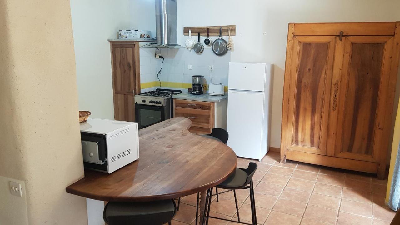 maison isolée dans les vignes et les bois Valady Exterior foto