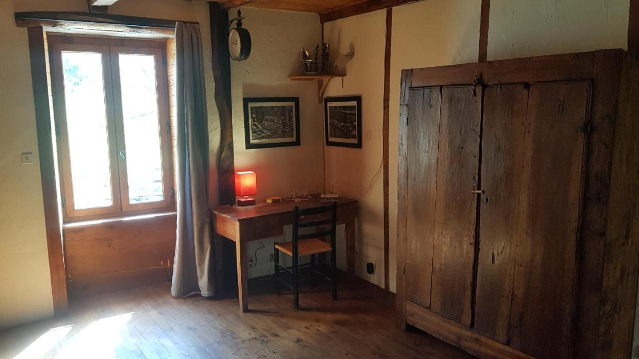 maison isolée dans les vignes et les bois Valady Exterior foto